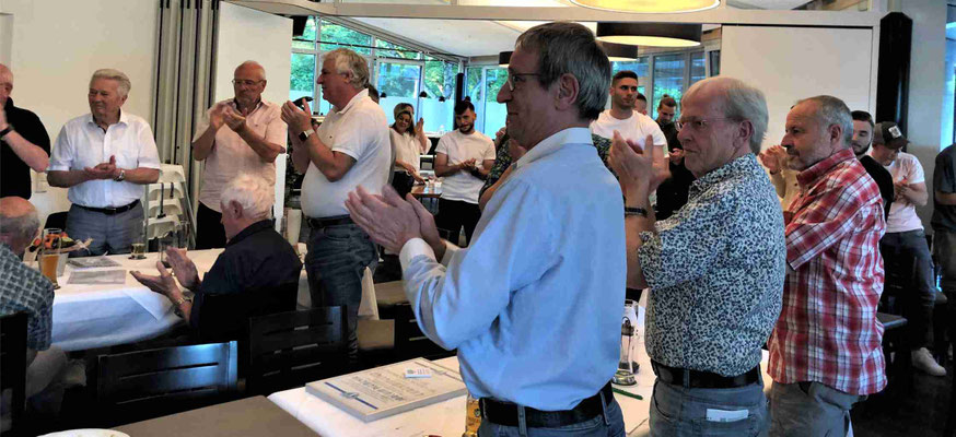 Standing ovations der Mitglieder