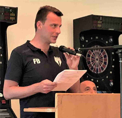 Fabian Bölke übernahm den Part des Versammlungsleiters