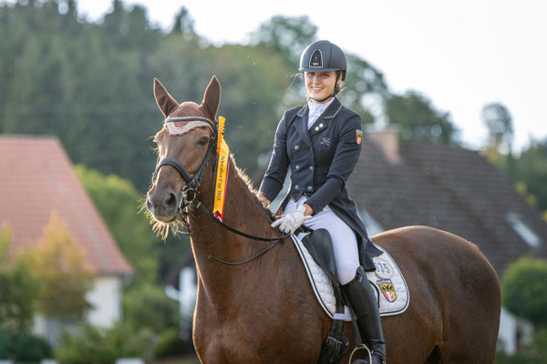 Nicola Gebhard auf Jayda: 4. Platz Klasse M**/S*.