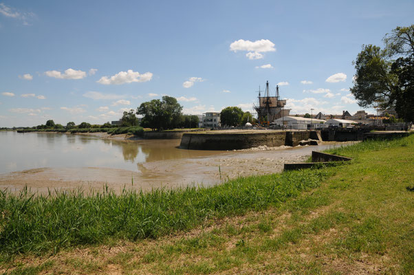 Rochefort : les bassins de radoub donnant sur la Charente