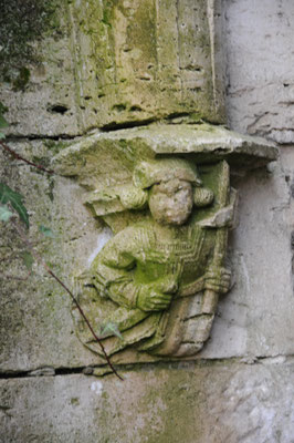 Abbaye de Saint-Maurin : vestige d'un chapiteau du cloître