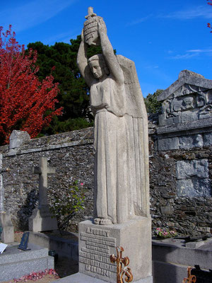 Mazuet, sépulture d'Alexandre Fourny, 1941, cimetière de la Miséricorde, Nantes, pierre calcaire