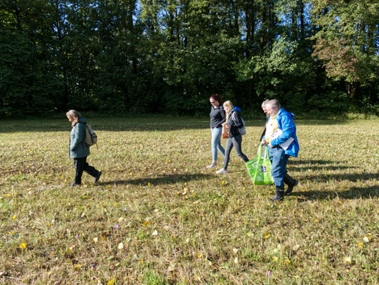 Die Begehung fand bei schönem Wetter statt. Foto: Norbert Ephan