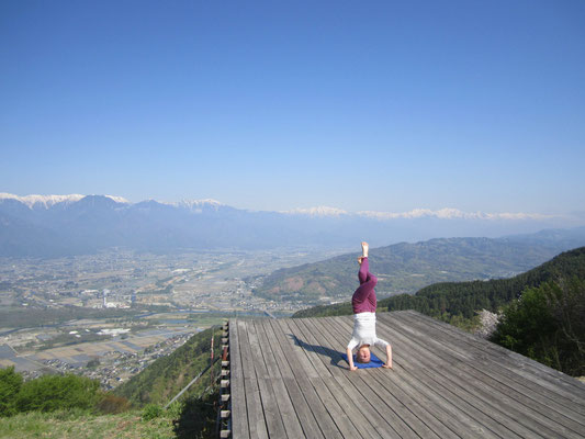 Urdhva Garudasana in Sirsasana