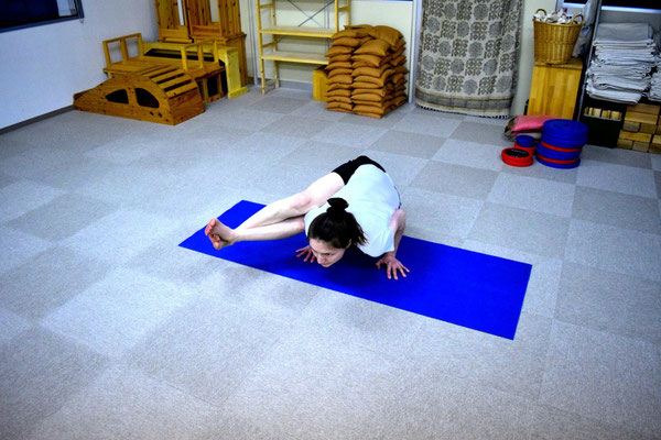 Astavakrasana