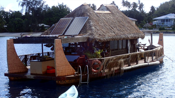 Huahine: Hausboot, sie leben seit 35 Jahren darauf