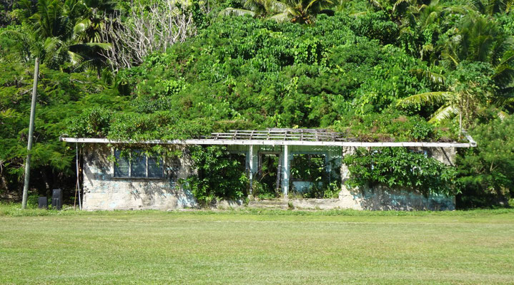 Niue viele verfallene Häuser