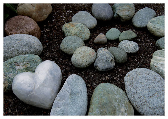 Steinspirale mit Herz Nr. 138