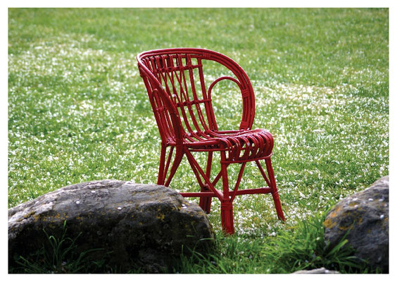 roter Stuhl im Frühling Nr. 136