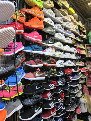 Chatuchak Markt Nikes umgerechnet 22,- Euro