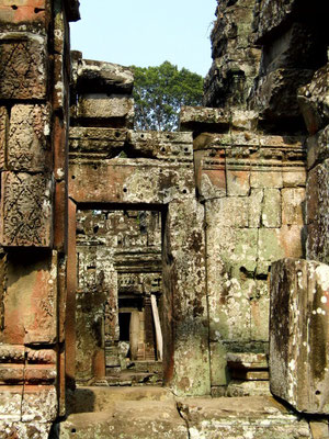 Certains temples ont plus de 1000 ans ! Alors ils sont souvent très abîmés. Ici, vous pouvez voir que les murs sont toujours debouts, mais qu'il manque le toit.