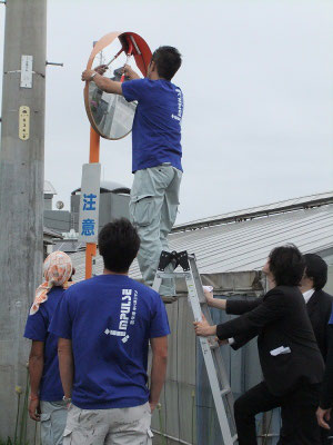 地域貢献　小・中学校　幼稚園等周辺ミラー清掃