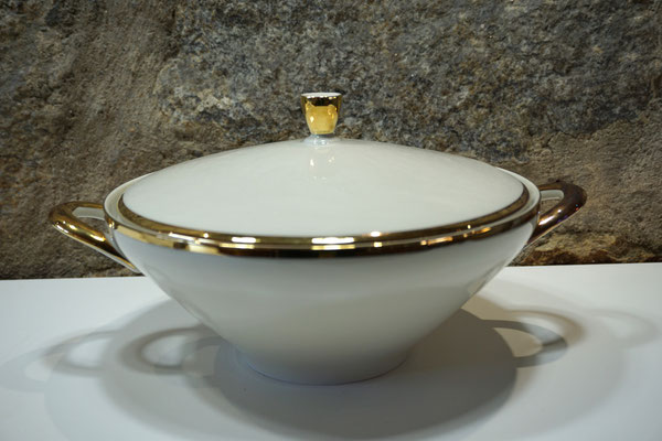 50er Jahre Suppenschüssel, elfenbeinfarbiges Porzellan mit Goldrand. Fa. Neukirchner, Waldershof. Sehr guter Zustand. Preis: 19,90 €