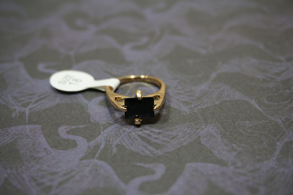 Modeschmuck Ring mit schwarzen Glasstein. Gr. 18. Neu. Preis: 2,50 €
