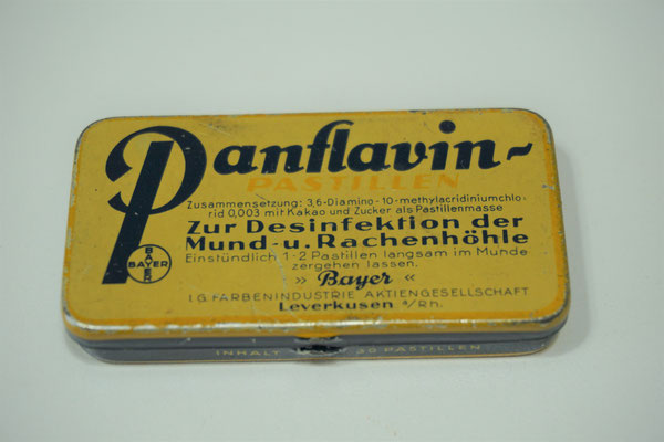 alte, kleine Pillendose aus Blech. Panflavin Pastillen, Bayer Leverkusen. Etwa 1950er/1960er Jahre. Preis: VB 10,00 €
