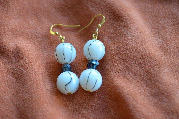 Modeschmuck Ohrhänger aus Muranoglas Perlen und alten Glas Perlen. Handarbeit und Design by Zeitzeugen-Manufactur. Preis: 3,50 €