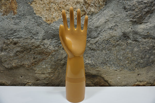 Porzellan Hand, Ockerfarbig, 39 cm hoch, Top Zustand, etwa 1970er/1980er Jahre. Preis: 35,00 €