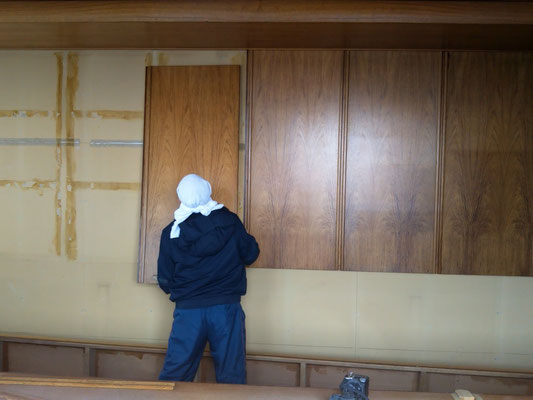 H31.2.18 旧社屋会議室にて、移設のための解体作業が始まりました
