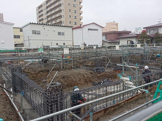 H30.10.24 基礎の配筋作業が進められています