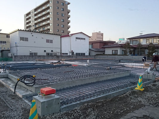 H30.11.20 基礎の埋め戻しが完了し、土間配筋が始まりました