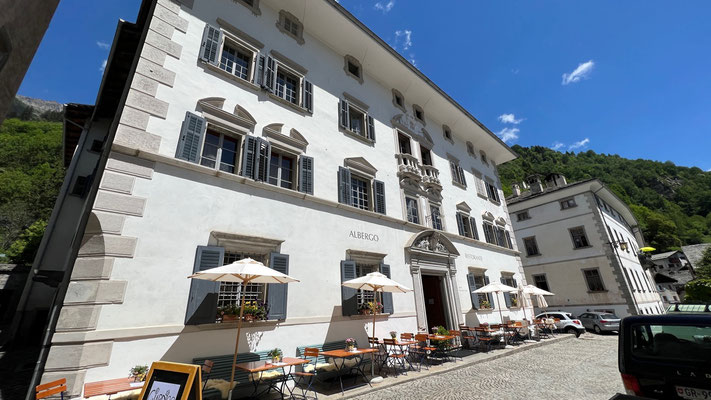 Mittagessen im Palazzo Salis mit historischer Gartenanlage ...