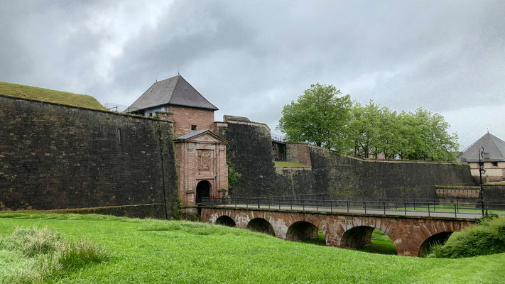 In der schönen Festungsanlage