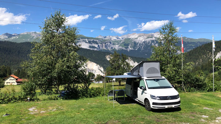 Wir haben einen guten Platz gekriegt, der Camping ist sehr klein