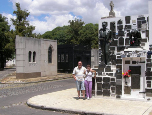 Cementerio monumentale del la Chacarita - Tomba di Gardel (Mirta, Daniel, Cri)