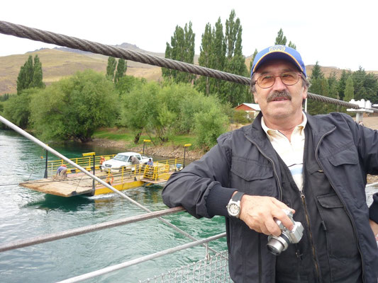 Rio Limay - Limay River  / Il traghetto - la balsa - the ferry.