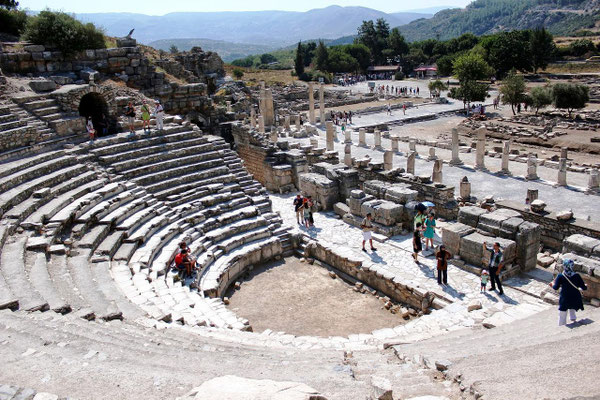 02 ANTICO TEATRO --- Foto di Murat Tali da Pixabay --- https://pixabay.com/it/photos/teatro-antico-teatro-antica-2643432/