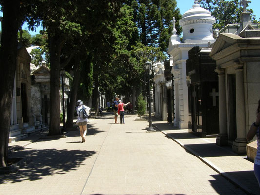 CIMITERO MONUMENTALE "LA RECOLETA"