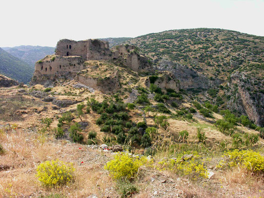 01 CASTELLO TEMPLARE DI BAGRAS --- https://it.wikipedia.org/wiki/Castello_di_Bagras#/media/File:Baghras2.jpg