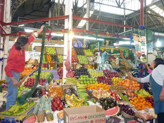 Mercato frutta e verdura - Mercado de frutas y hortalizas -  Fruit and vegetables market.