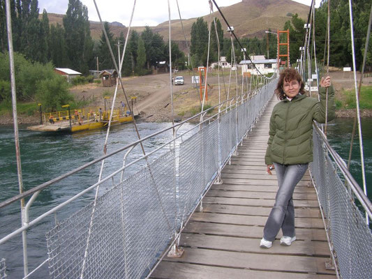 Rio Limay - Limay River  / Il traghetto - la balsa - the ferry.