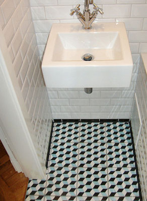 Metrofliese: Serie "Neri", Farbe: Blanco, Format: 7,5 x 15 cm // Boden: Zementfliese "Petit Cube M076" 20x20 cm