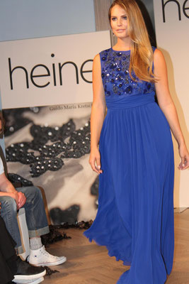 GMK: „Ich bin Fan von diesem blauen Abendkleid, das ist das Richtige für alle Frauen, die mal was erleben wollen!“ Guido Maria Kretschmer by Heine, Herbst- /Winter 2015, Plussize-Kollektion