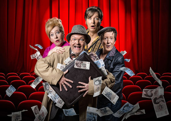 Funny Money - Schlosspark Theater (Regie Anatol Preissler) © DERDEHMEL / Urbschat