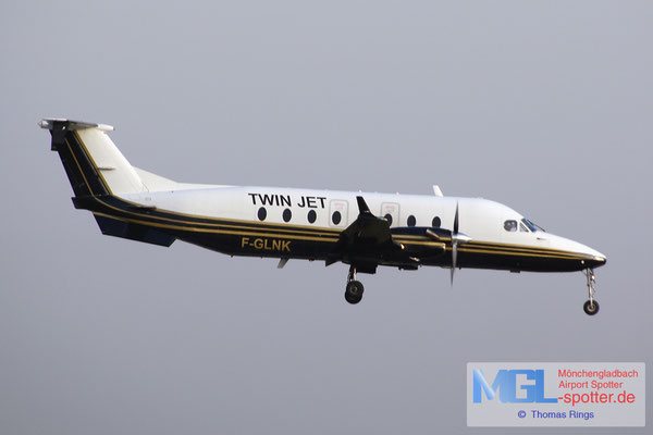 08.04.2015 F-GLNK Twin Jet Raytheon Beech 1900D