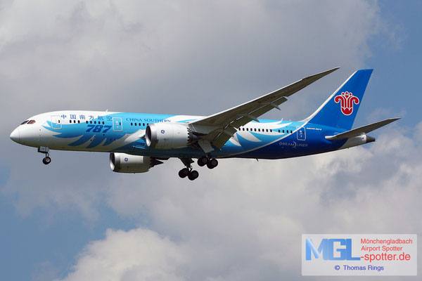 21.06.2014 B-2733 China Southern B787-8