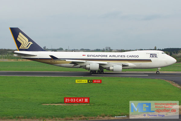 27.04.2013 9V-SFJ Singapore Airlines Cargo B747-412F