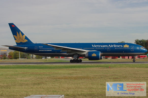 18.10.2012 VN-A142 Vietnam Airlines B777-2Q8ER