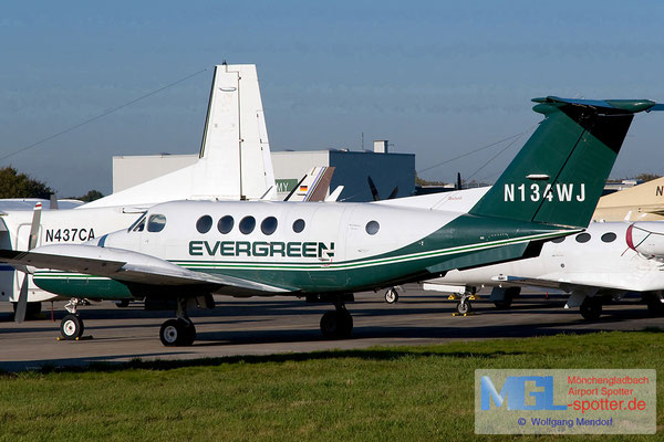 30.10.2011 N134WJ Evergreen International Airlines Beech B200C