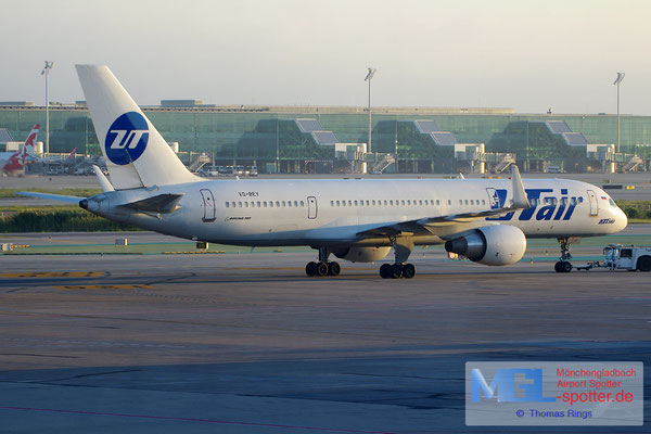 08.10.2014 VQ-BEY UTair B757-2Q8/W