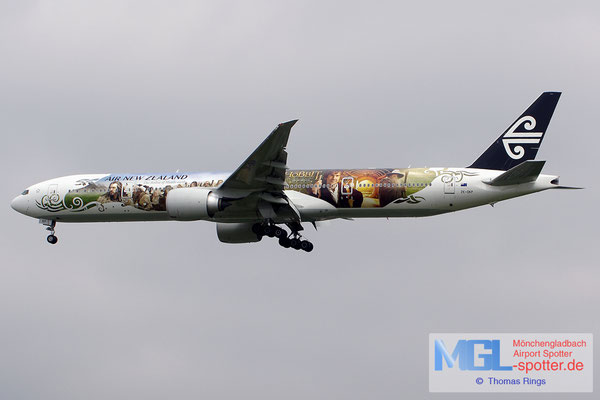 19.06.2014 ZK-OKP Air New Zealnad / The Hobbit B777-319ER