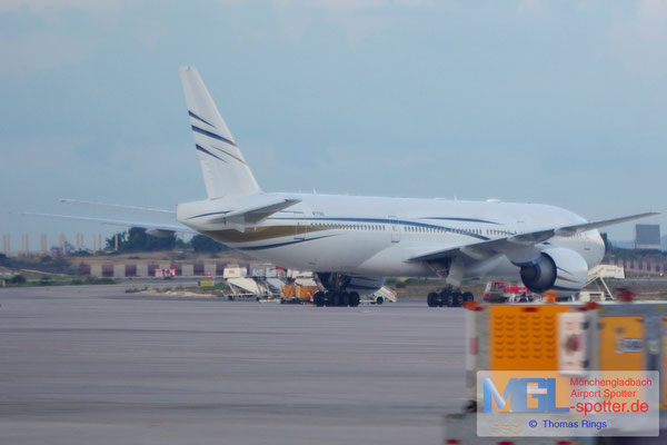 05.10.2014 N777AS Mid East Jet B777-24Q