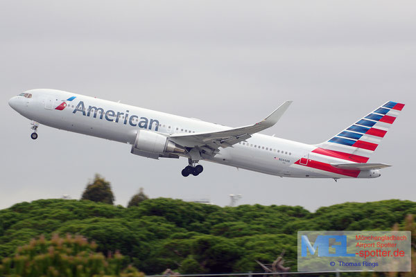 01.04.2015 N344AN American Airlines B767-323ER/W