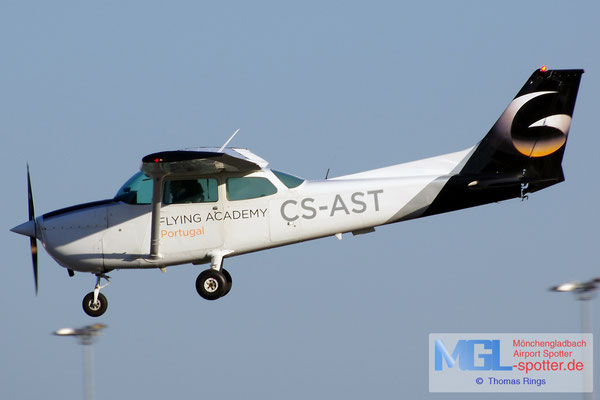 30.10.2013 CS-AST Flying Academy Cessna 172S