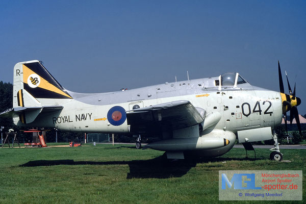 1987 XL450 Royal Navy Fairey Gannet AEW.3 cnF9433 (on display)