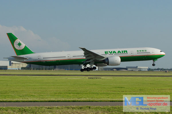 16.06.2012 B-16717 EVA Air B777-35EER