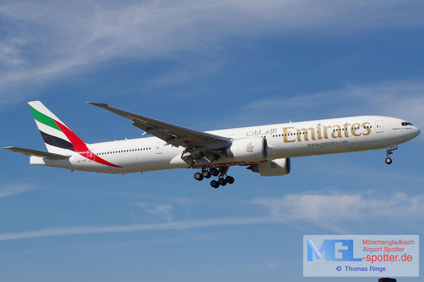 27.10.2013 A6-EGO Emirates B777-31HER